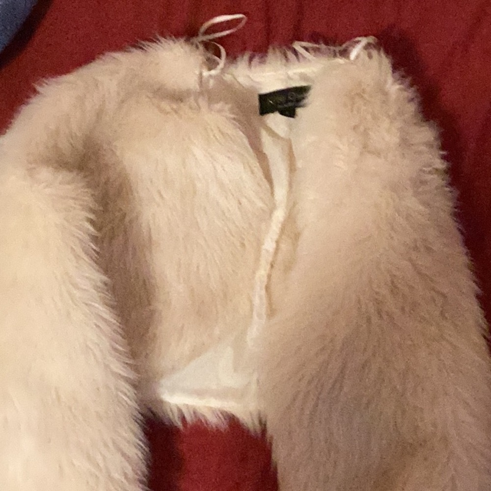 Elegant Cream Faux Fur Women's Jacket